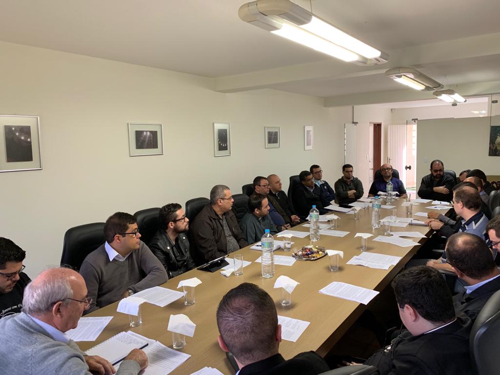 Encontro anual de Dom Pedro com jovens padres fortalece unidade do clero